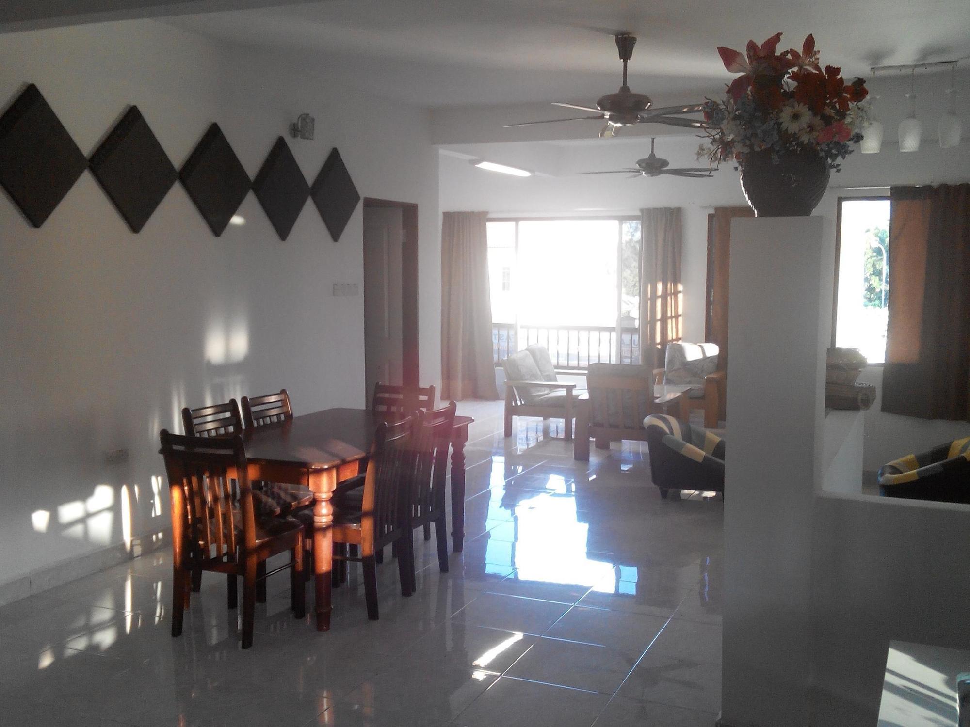 Formula One Bed And Breakfast F1 Sepang Klia Klia2 Kuala Lumpur International Airport Transit Nilai Exterior foto